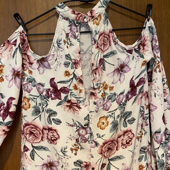 Forever21- Shoulder cut dress - Picture 7 of 10